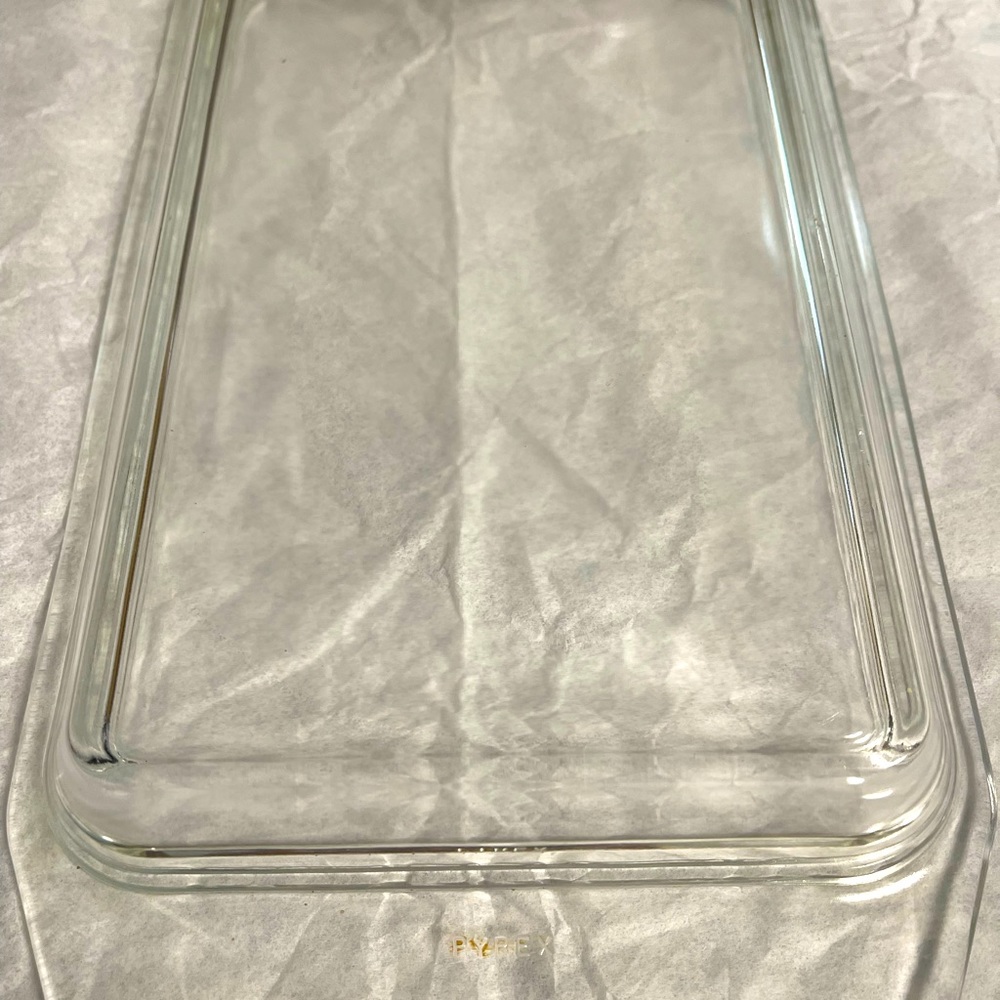 Vintage Pyrex lid. Excellent condition - labeled 550